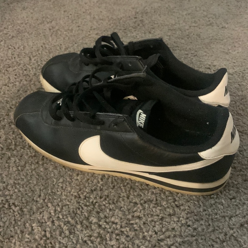 nike cortez size 11 used nothing wrong  them at all just needa get a 11.5